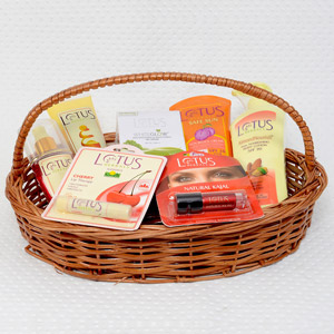 Lotus Cosmetics Hamper