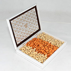 Crunchy Cashews in a Box