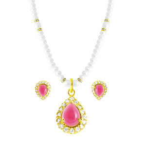Stunning Pearl Pendant Set