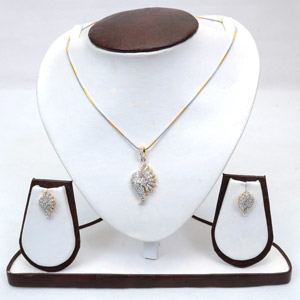 Impressive Jewelry Set for Her