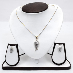 Dazzling Neckpiece