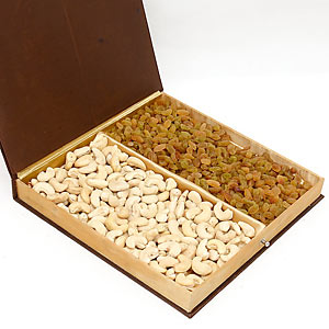 Cashew and Raisins in a Decorative Box
