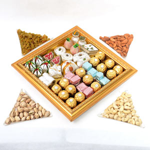 Dry Fruits and Chocolates Hamper in a Tray