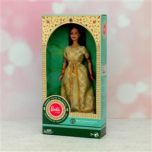 Indian Barbie Visits Taj Mahal