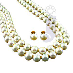 Dazzling Pearl Gold Necklace