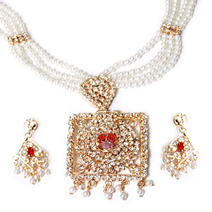 Beautiful Pearl Set