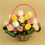 Send Enchanting Fresh Roses Flowers in a Vase to Pondicherry Send Enchanting Fresh Roses Flowers in a Vase to Pondicherry