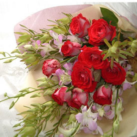  Send Delightful Love- Bunch of 12 Red roses with 4 Stem pink orchid Mumbai 