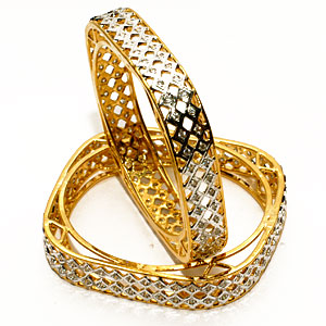 Send Pretty Pair to Hyderabad
