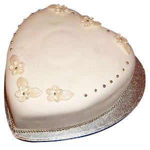 Heart Shaped Pineapple Cake - 1 Kg (Midnight)