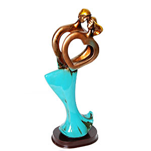  Send Romantic Classic Model&nbsp; Showpiece Mumbai 