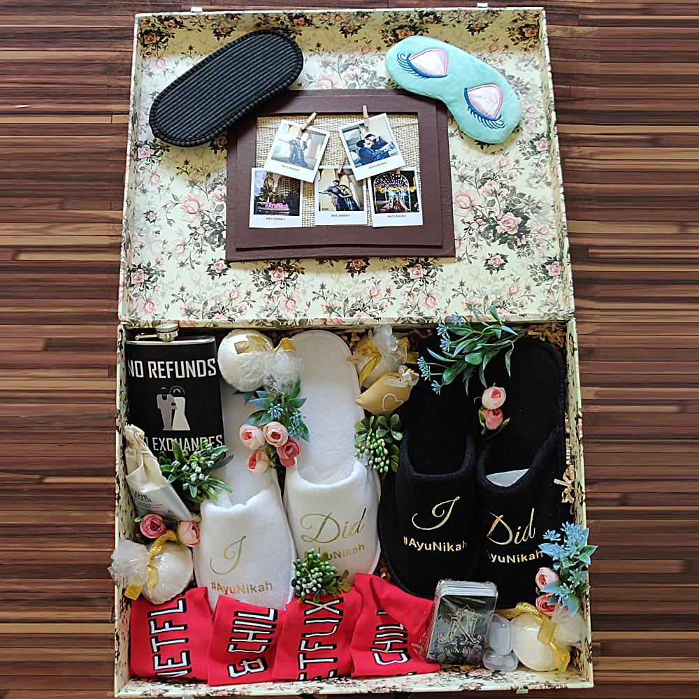 Grand Wedding Couple Box, Exclusive Hampers on Wedding