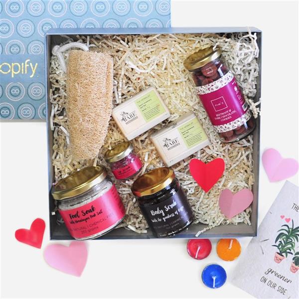 Send Mega Valentine Gift Hamper for Her in India