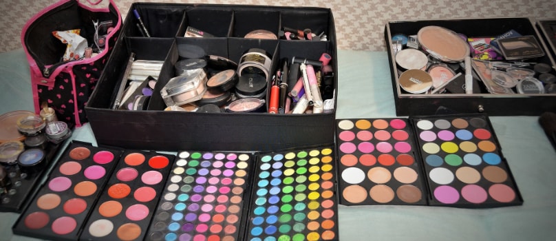 Boxes of Cosmetics Sister Boxes of Cosmetics Sister