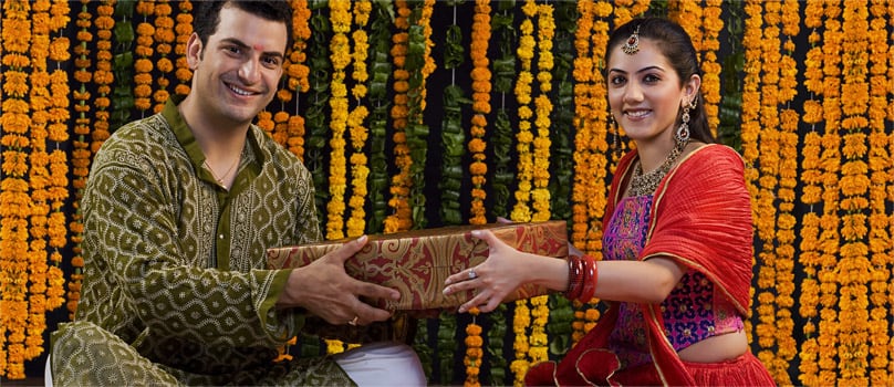 Apparel Gifts to Brothers on Rakhi Apparel Gifts to Brothers on Rakhi