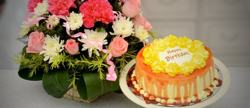 Colourful Flowers with Cake Colourful Flowers with Cake