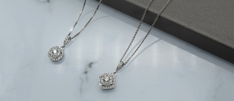 Surprise your mom in India with Diamond pendants