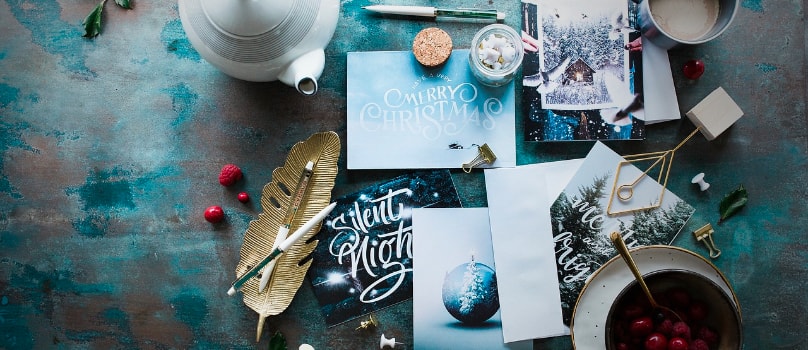 Gold Feather Christmas Table Spread Gold Feather Christmas Table Spread