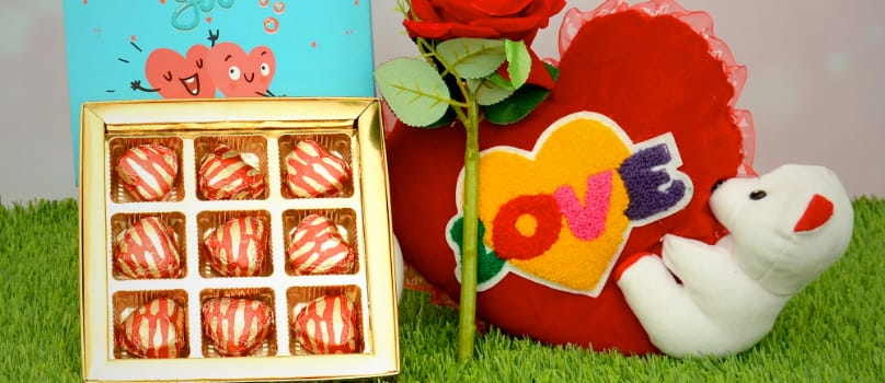 Valentine Chocolates & Cards: The Best Gift Ever