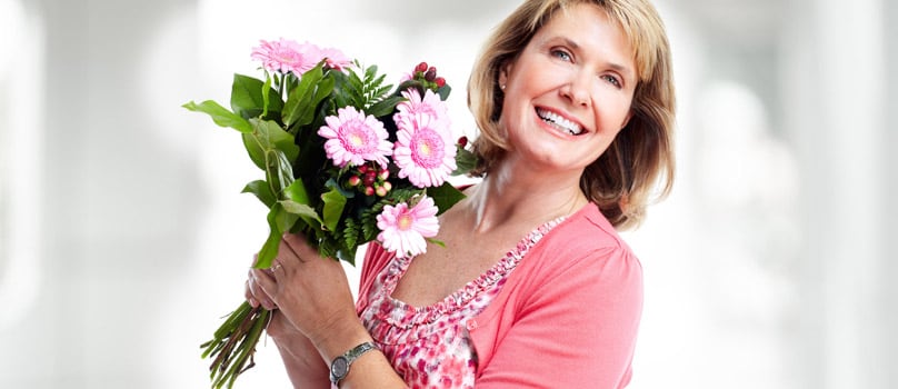 Jewellery and Flowers as Gifts on Women's Day Jewellery and Flowers as Gifts on Women's Day